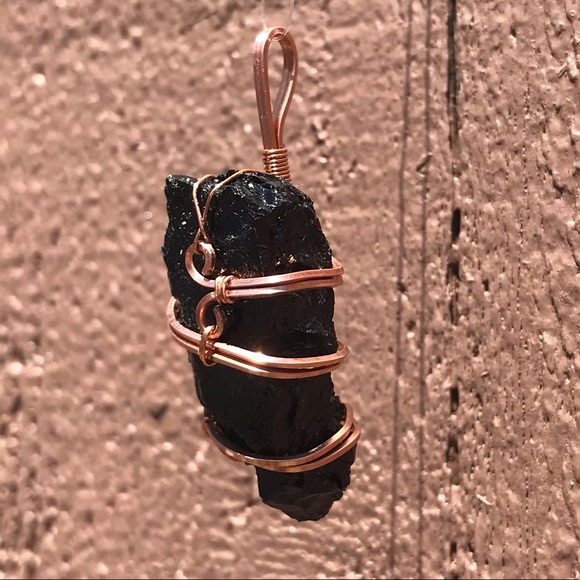 Black Tourmaline in copper - Picture 3 of 3